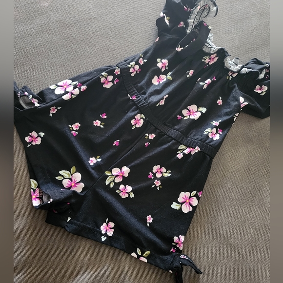 One Step Up Romper Size 4T. - Picture 2 of 3